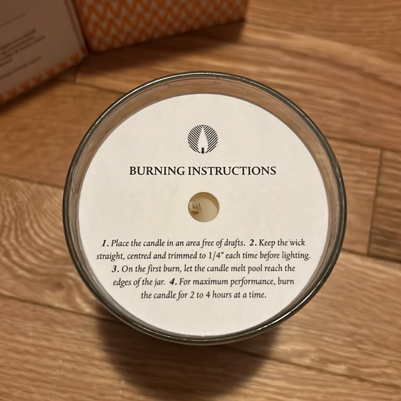 VANCOUVER CANDLE COMPANY - Toronto Neighbourhood Collection - Leslieville candle - Picture 3 of 5